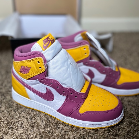 Air Jordan Retro 1 High - Picture 1 of 6